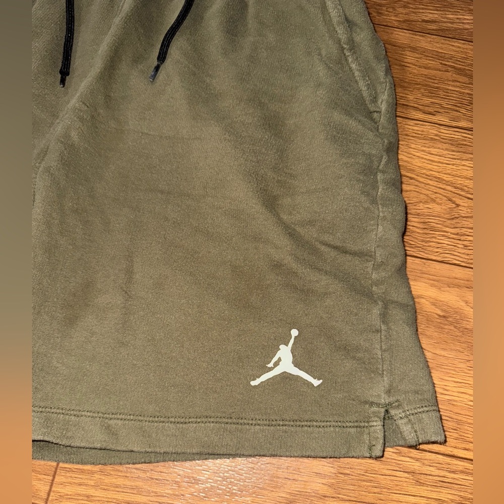 Nike Air Jordan Essential Fleece Shorts Olive men’s M - Picture 3 of 9